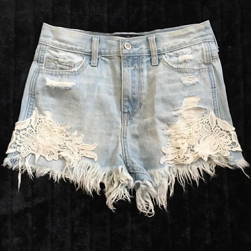 Hollister vint style high waisted shorts! Crochet